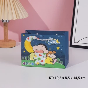 Túi giấy bìa cứng đựng quà hoạt hình Shinosuke Hello Kitty siêu cute MUNSTORE TUIQUASHIN11