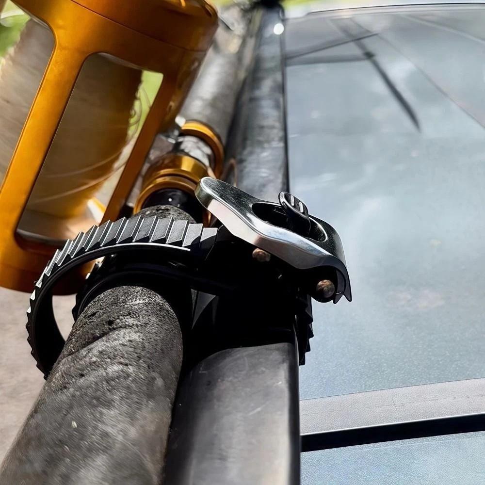 Dây đeo khóa điều chỉnh được với khóa móc kim loại siêu bền, đa năng vàReusable để đảm bảo mọi vật phẩm.