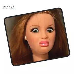 Tấm lót chuột mới lạ độc đáo NAMA với thiết kế khuôn mặt búp bê và đáy chống trượt cho bàn làm việc