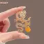 HFSHY Thời Trang Kim Cương Trung Quốc Rồng Thổ Cẩm Pin Dành Cho Nữ Quần Áo Áo Áo Trang Sức Dự Tiệc Phụ Kiện Cung Hoàng Đạo Rồng Bay Trang Sức VN