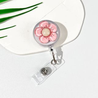 Móc - Kẹp bảng tên HSSV, nhân viên - yoyo có thể kéo dãn charm bông hoa M55