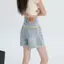 Quần short Denim uốn cong màu xanh cổ điển 2026 Thiết kế mùa xuân Phong cách mới giữa eo dáng rộng hơn Quần nhỏ nóng mùa hè
