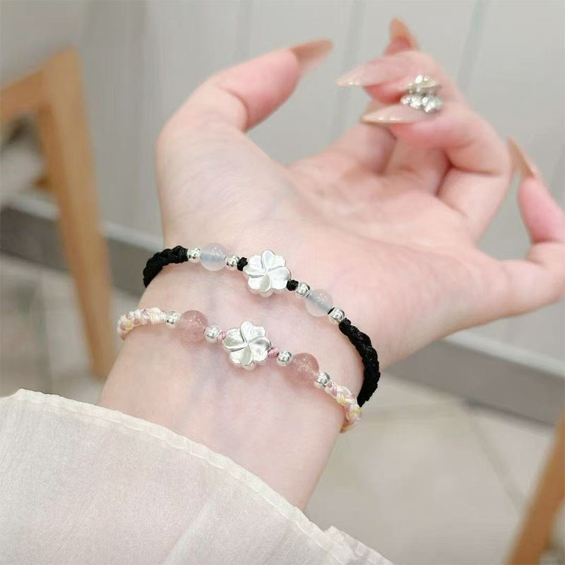 Vòng tay dệt may cặp đôi với hình cỏ ba lá may mắn, thiết kế thời trang và tinh tế handmade.