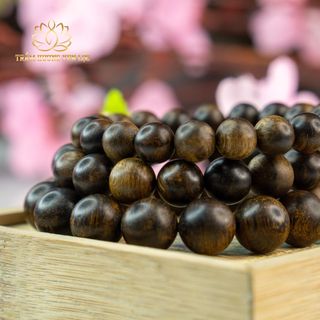 Vòng Trầm Indo Cận Chìm hạt tròn đơn - Trầm Hương yên Lộc (Mua một, tặng một hộp nhung, dây dự phòng)