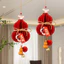 Dây treo Tết tổ ong nỉ 3D – hồ lô, chữ Xuân, táo “Bình an”, lê “Vạn sự như ý”, có chuông, cao 35–48cm, trang trí cửa/ phòng khách/ ban công