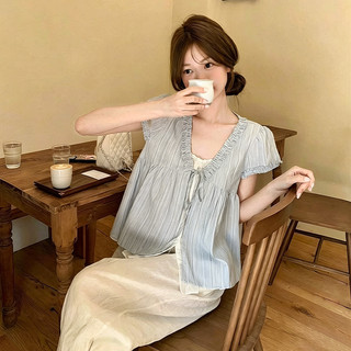 Áo sơ mi nữ mùa hè tươi mát kẻ sọc xanh dương thắt nơ phía trước, kiểu dáng xếp lớp, tay ngắn, viền bèo nhún.