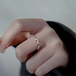 Nhẫn Xương Rồng Vô Cực Phong Cách Hàn Quốc Với Kim Cương Nhấp Nháy và Dây Xích - Quà Tặng Đặc Biệt