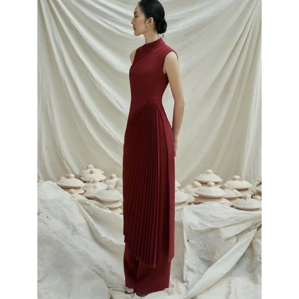 CS029- VÁY THIẾT KẾ SANG TRỌNG MÀU ĐỎ XẾPD LY VẠT CHÉO