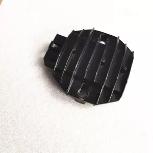 Thích hợp cho xe tay ga Yamaha Xe máy Bốn Cool Qi S5 Bộ sạc phun điện chỉnh lưu Bộ điều chỉnh điện áp Sạc Silicon