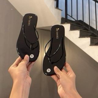 Dép kẹp Nữ IGU dây mảnh  hình gấu đáng yêu mũi tròn đế xẹp nhẹ chân cá tính