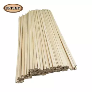 Rất nhiều 50 thân vuông gỗ chưa hoàn thiện bằng gỗ, nghệ thuật nhỏ, dài
