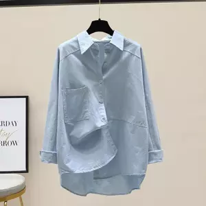 Áo sơ mi dáng rộng màu xanh nhạt