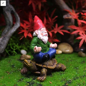 Tượng Gnome Garden - Rùa cưỡi ngựa trang trí bãi cỏ vẽ tay để trang trí cảnh quan hiên nhà