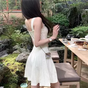 Pure Desire Phong Cách Giảm Tuổi Niche Váy Ngắn Nữ Mùa Hè Ren Trắng Xếp Ly Thiết Kế Sling Eo Eo Eo Ôm Hơn Nhìn Nhẹ nhàng Tính Khí Tất Cả @