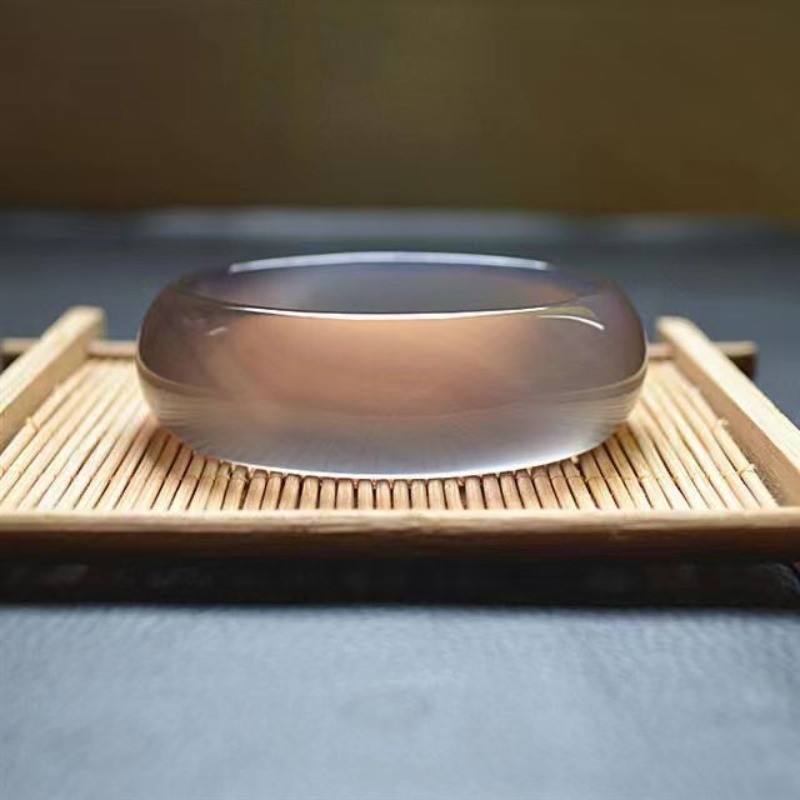 Vòng tay mở rộng đá mã não xám và chalcedony nâu đậu với điểm nhấn màu tím