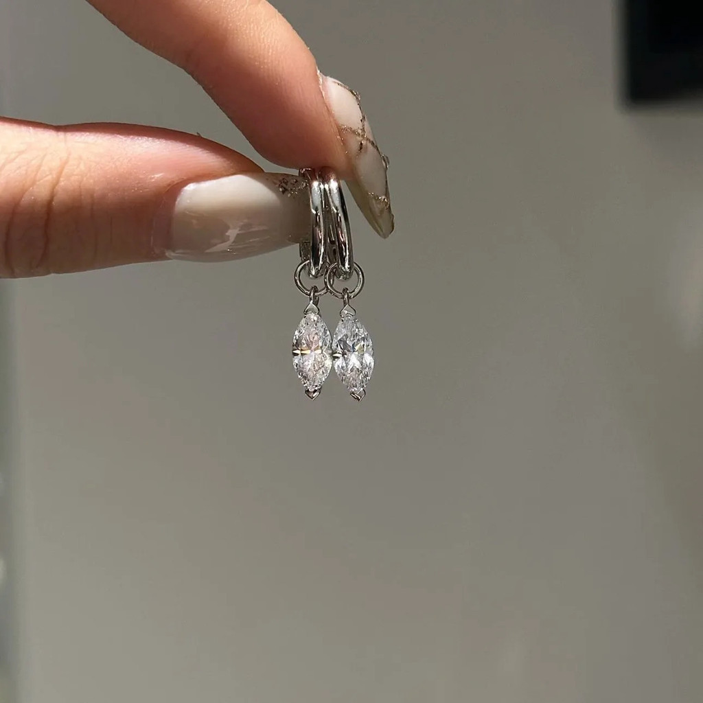 Mẫu khuyên tai zirconia tinh xảo dành cho phái đẹp, phù hợp để đeo hàng ngày