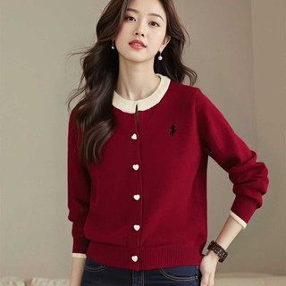 Mẫu cardigan thu đông cổ tròn với họa tiết thêu chữ và hình trái tim