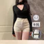Feng Đáy Quần Short Denim Nữ Màu Be 2026 Có Đáy Quần Chặt Cao Cấp Quấn Mông Quần Siêu Ngắn Nóng 5.12