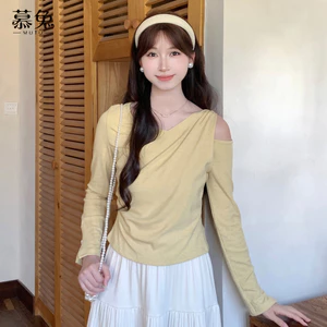 Mutu Áo thun dài tay không quây ngắn Đế nữ 2026 Slim-Fit Thiết kế phong cách mới Niche Top