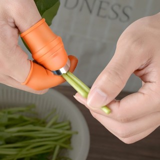 Bao Ngón Tay Silicon Ngắt Rau Hái Rau Củ Gắn Móng Kim Loại Săc Bén Thu Hoạch Rau Củ Quả Tiện Dụng