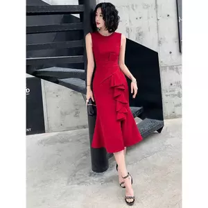 CS017 - Mẫu váy đỏ cao cấp – Tạo nên phong thái sang trọng chỉ trong một ánh nhìn.