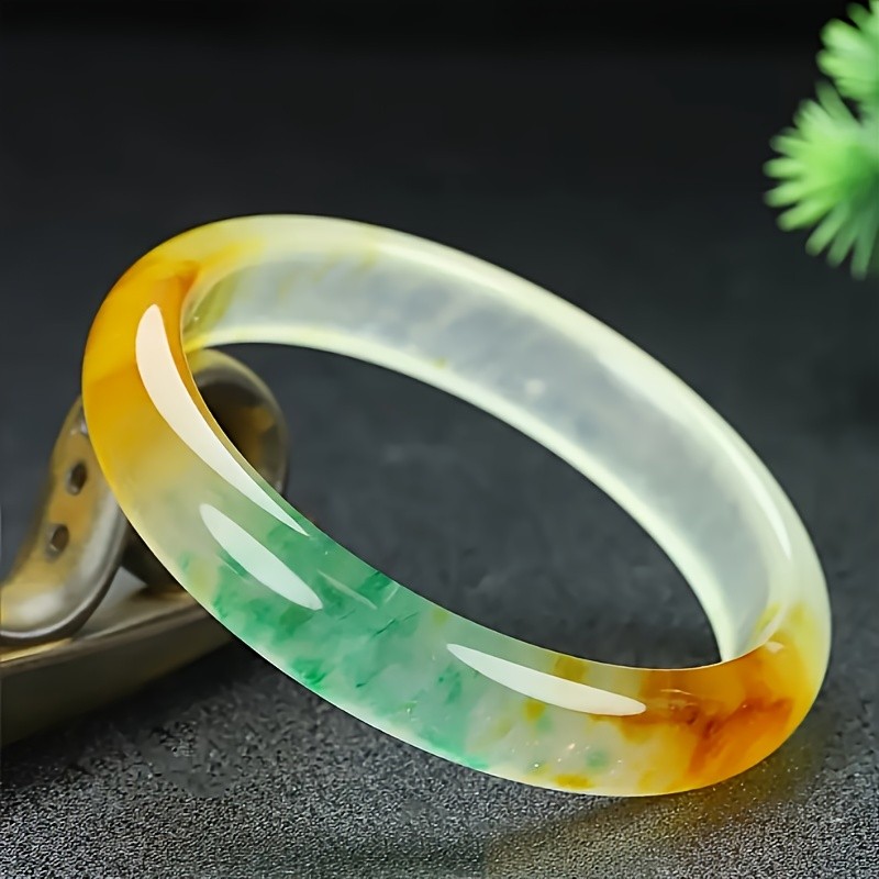 Vòng tay thạch anh họa tiết đá cẩm thạch thanh lịch, nhiều màu sắc (xanh, vàng, cam, trắng, nâu), phù hợp cả năm.