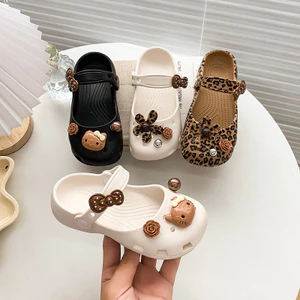 Mùa Hè Mới Bé Gái Mary Jane Dép Hoạt Hình Dễ Thương Kitty Trẻ Em Dép Chống Trơn Trượt Thoáng Khí EVA Nhân Quả Thời Trang Trẻ Em Đi Biển Dép Ngoài Trời