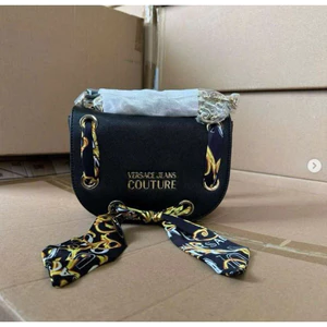 TÚI ĐEO CHÉO ĐEN VÀNG VERSACE JEANS COUTURE 74VA4BACZS467
