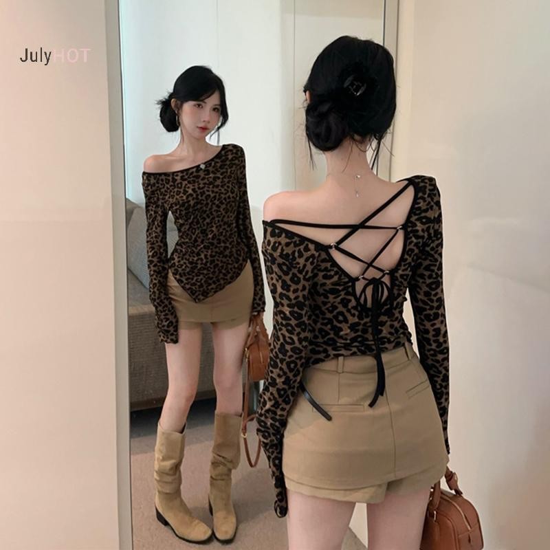 Áo thun nữ dài tay cổ tròn họa tiết da báo với lưng thắt lưng không đều mỏng