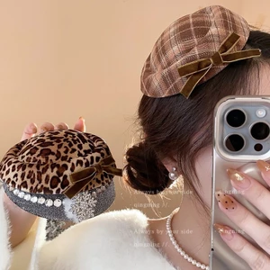 Retro Da Báo Kẻ Sọc Nơ Mũ Nồi Tóc Cho Nữ Thiết Kế Bên Kẹp Họa Sĩ Mũ Tóc Phụ Kiện Tóc Mùa Đông