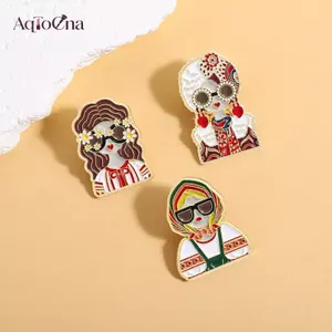 AqToCna Hoạt Hình Nga Cô Gái Nhân Vật Trang Phục Hình Ảnh Men Chân Phong Cách Dân Tộc Tùy Chỉnh Hình Lưu Niệm Trâm Cài Ve Áo Huy Hiệu Trang Sức Quà Tặng AqToCna