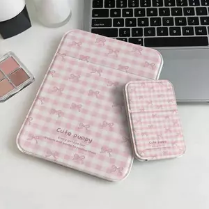 Gương gấp makeup nền kẻ ô hồng nơ toàn bộ phong cách nữ tính hot trend hiện nay