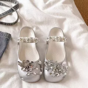 Nhấp Nháy Kim Cương Hoa Ngọc Trai Hoa Phong Cách Công Chúa Lỗ Giày Biến Đổi Phụ Kiện Cao Cấp Cảm Giác Khóa Giày Bộ