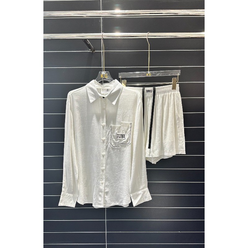 Bộ đồ nữ dáng rộng mới có áo sơ mi và quần short