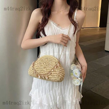 Women's Minimalist Woven Straw Shoulder Bag – for the Beach