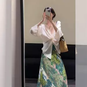 Bộ đồ hai mảnh in hình Pháp 2026 Thắt nút áo sơ mi eo hẹp phù hợp với váy mùa hè Bộ đồ sang trọng dành cho nữ
