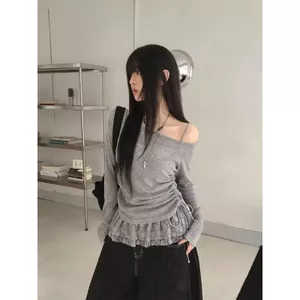 Áo thun dài tay một vai màu xám dành cho nữ mùa xuân Hot Girl Pure Desire Bowknot Pleated Lace Sling Top Bộ hai mảnh