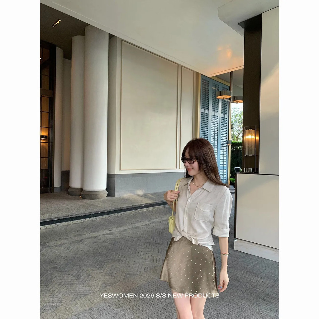 Mùa hè Mới Nâu Pháp Chữ A Satin Chấm Bi Váy Nữ Ngắn Trơn
