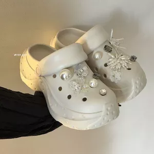 Giày Sandal Đi Biển Nhỏ Cao Cấp Thời Trang Giày Sandal Nữ Mùa Hè 2026 Phong Cách Mới Chống Trơn Trượt Hai Cánh Lỗ Giày
