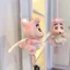Cá Sấu Shin-Chan Thiên Thần Cao Cấp Dễ Thương Mặt Dây Chuyền Hoạt Hình Tay Mặt Dây Chuyền Trang Trí Quà Tặng Niche Xe Mặt Dây Chuyền 26.3.22