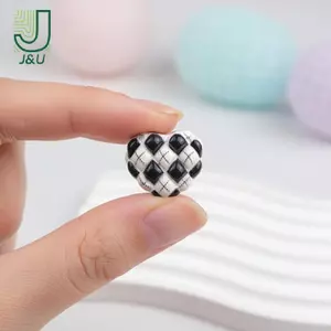 Trang Sức Làm Acrylic Hoạt Hình Trái Tim Hạt 10 Chiếc Họa Tiết Nhiều Màu Sắc Để Trang Trí Quần Áo DIY