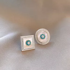 Pháp Bất Đối Xứng Bông Tai 2025 Sang Trọng Nhẹ Sang Trọng Niche Thiết Kế Cao Cấp Độc Đáo Bông Tai 5.26
