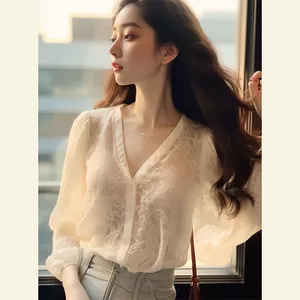 2026 Phong Cách Mới Off-White Cổ Chữ V Ren Nữ Thời Trang, Cao Quý, Sang Trọng