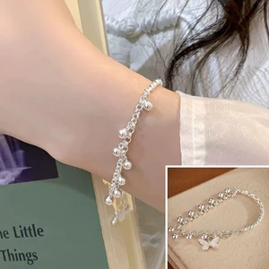 Vòng tay thời trang bướm kết hợp với mặt dây chuyền, trang sức tinh tế.