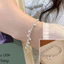 Vòng tay thời trang bướm kết hợp với mặt dây chuyền, trang sức tinh tế.