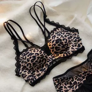Bộ đồ lót in họa tiết da báo ren rỗng Bộ ngực nhỏ tập hợp không có cốc rỗng Không có áo ngực vòng thép