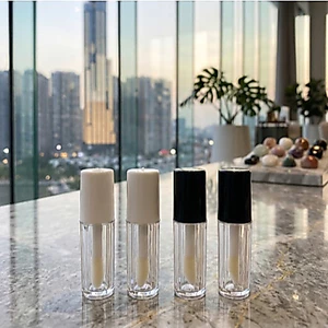 VỎ SON KEM MINI - Vỏ Đựng Son Kem 1ml Mini – Lọ Chiết Son Tint Có Cọ Tiện Lợi (2 Màu Nắp)