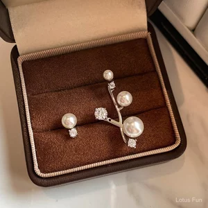 Zhao Lusi Cùng Phong Cách Ngôi Sao Bất Đối Xứng Điểm Treo Bông Tai Ngọc Trai Nữ Độc Đáo Tinh Tế Ánh Sáng Cao Cấp