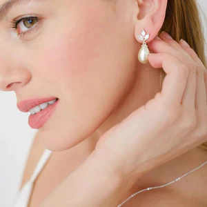 Phong Cách Mới Lá Zircon Ngọc Trai Mặt Dây Chuyền Bông Tai Tính Khí Phù Hợp Với Đơn Giản Tươi Trang Sức Bông Tai GST6