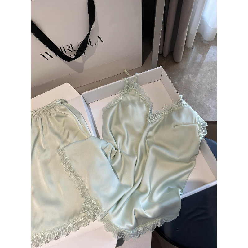 Đi kèm với Ngực Pad Bộ Đồ Ngủ Nữ Thoáng Mát Bên Trong Ice Silk Loungewear Set Sling Quần Short Pure Desire Style Có Thể Mặc Bên Ngoài Cô Gái Ngọt Ngào Cổ Chữ V Nữ Tính Mùa Hè Thoải Mái Thoáng Khí Hẹn Hò Tại Nhà Lười Kích Thước Lớn